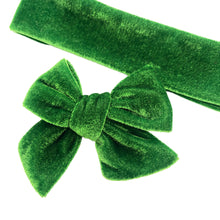 Load image into Gallery viewer, KELLY GREEN VELVET - Bow Strip
